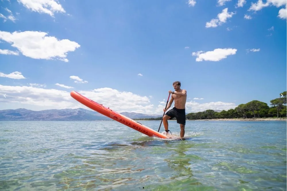SUP Aqua Marina in acqua bassa